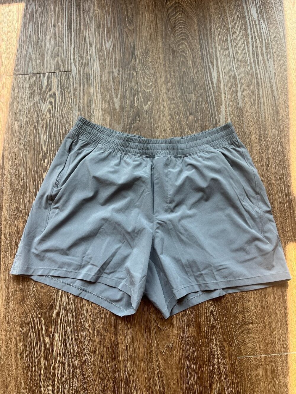 Lululemon Men's Pace Breaker 5 Inch Short in Sz XL in Excellent Condition